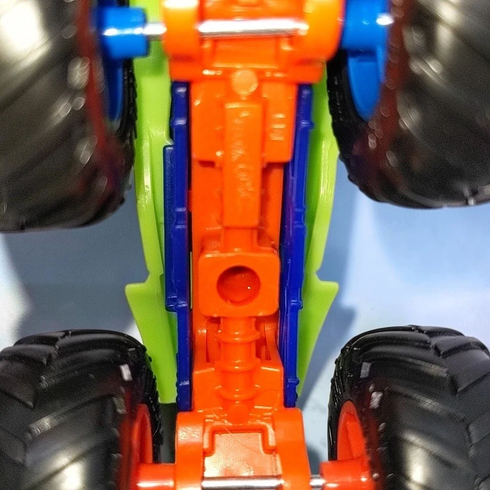 Hot Wheels Spin Master Monster Trucks Loco Punk Calavera 1:64 Lot Train Skull